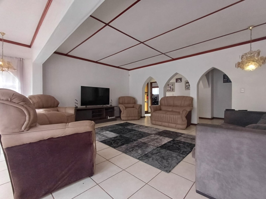 4 Bedroom Property for Sale in Flimieda North West